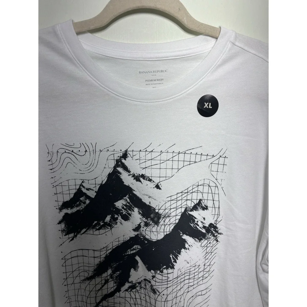 NWT Banana Republic Premium Wash Mountain Graphic Tee Mens XL White